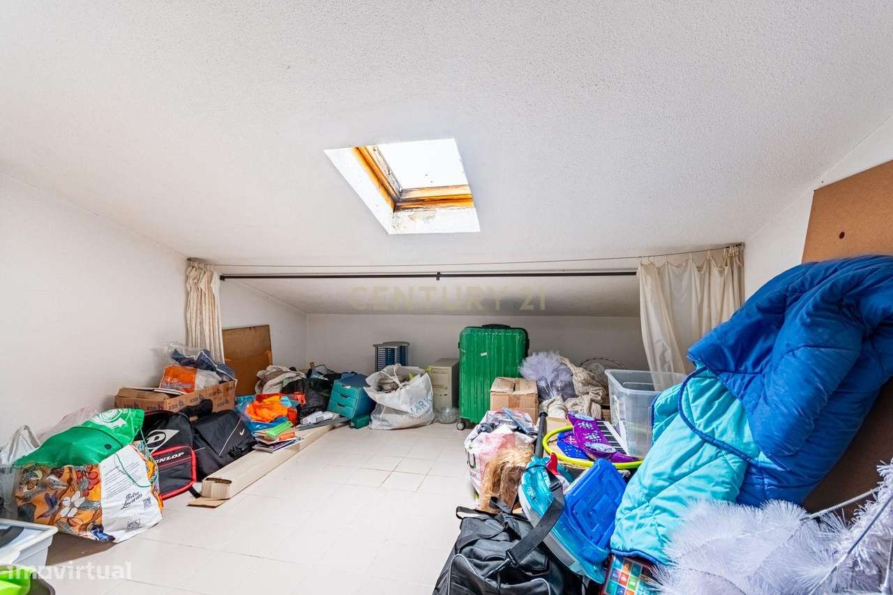 T1 COM EXCELENTE POTENCIAL PARA TRANSFORMAR EM T2  MEM-MARTINS-12