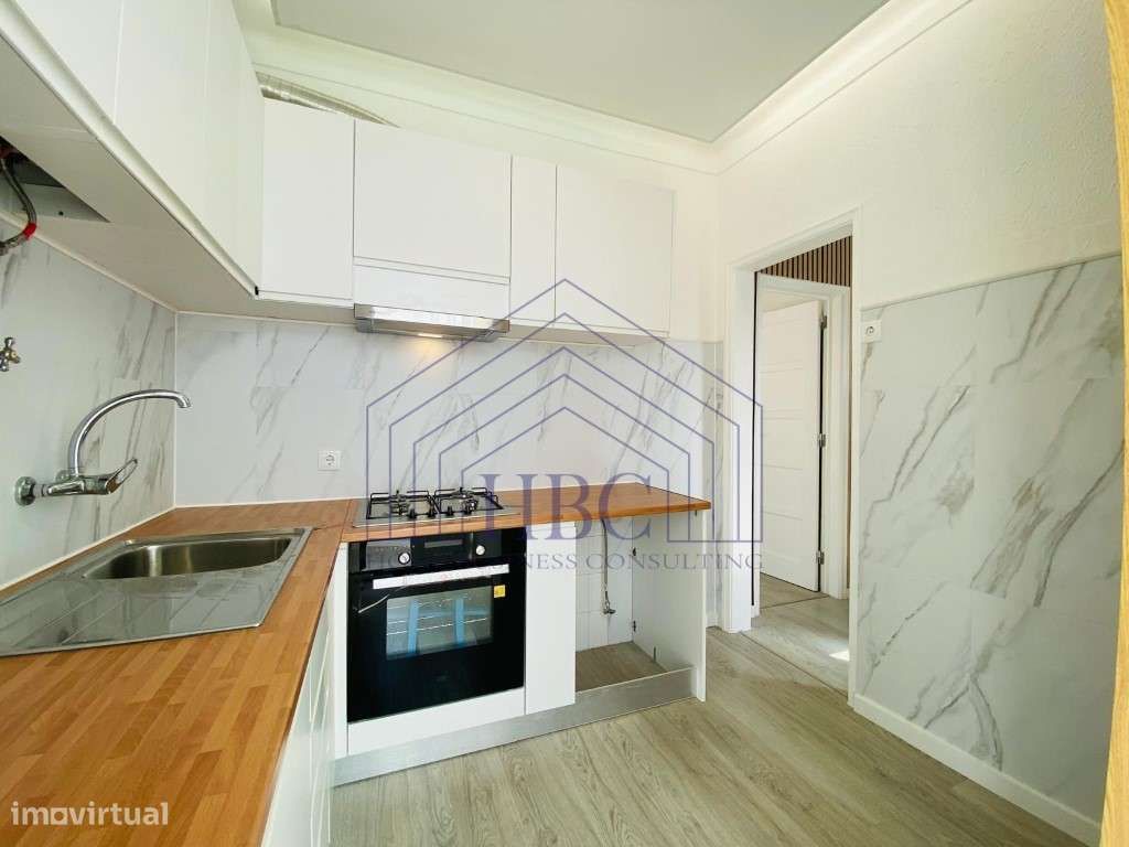 Apartamento T2 Transformado num Excelente T1 Remodelado com Vista R...-0