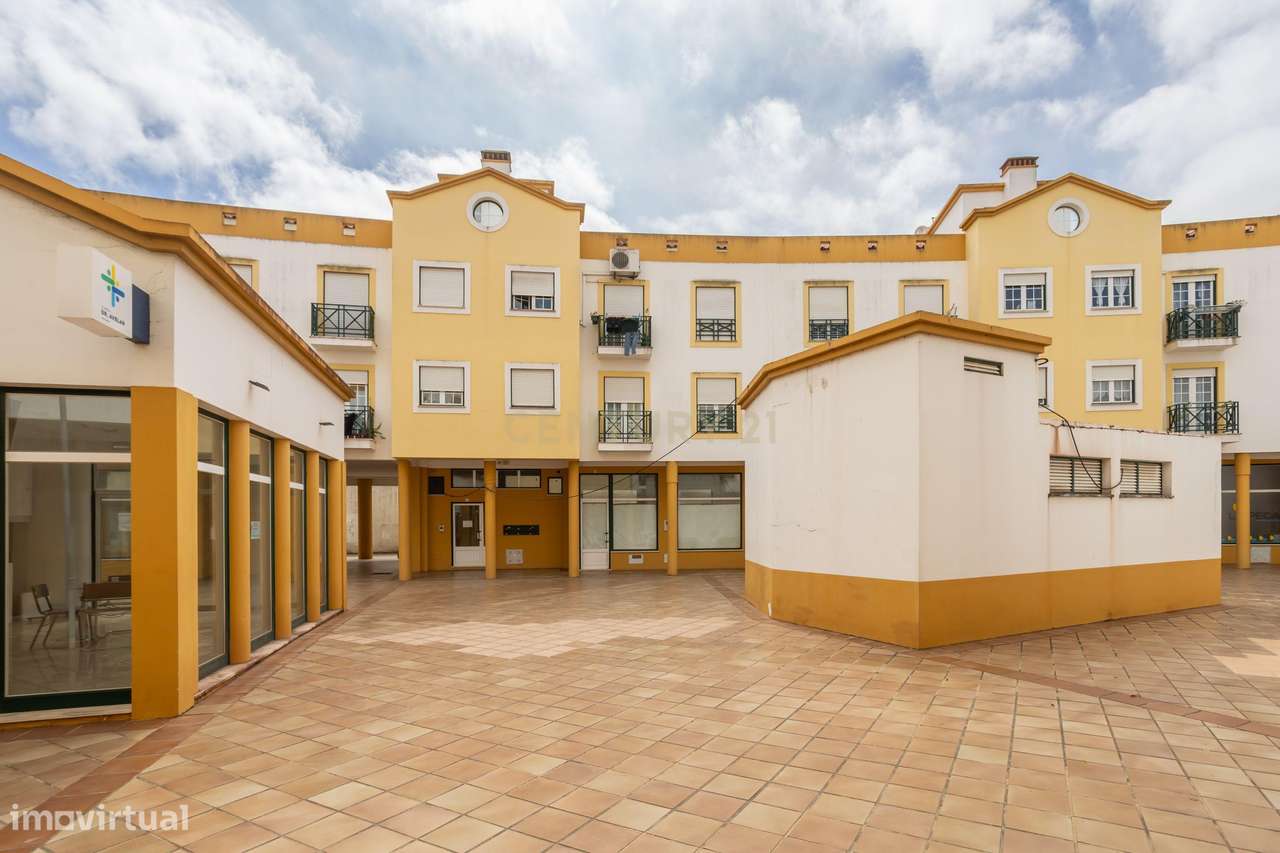 Apartamento T2 Como Novo no Cercal do Alentejo – Último Piso com Varan - Grande imagem: 1/29