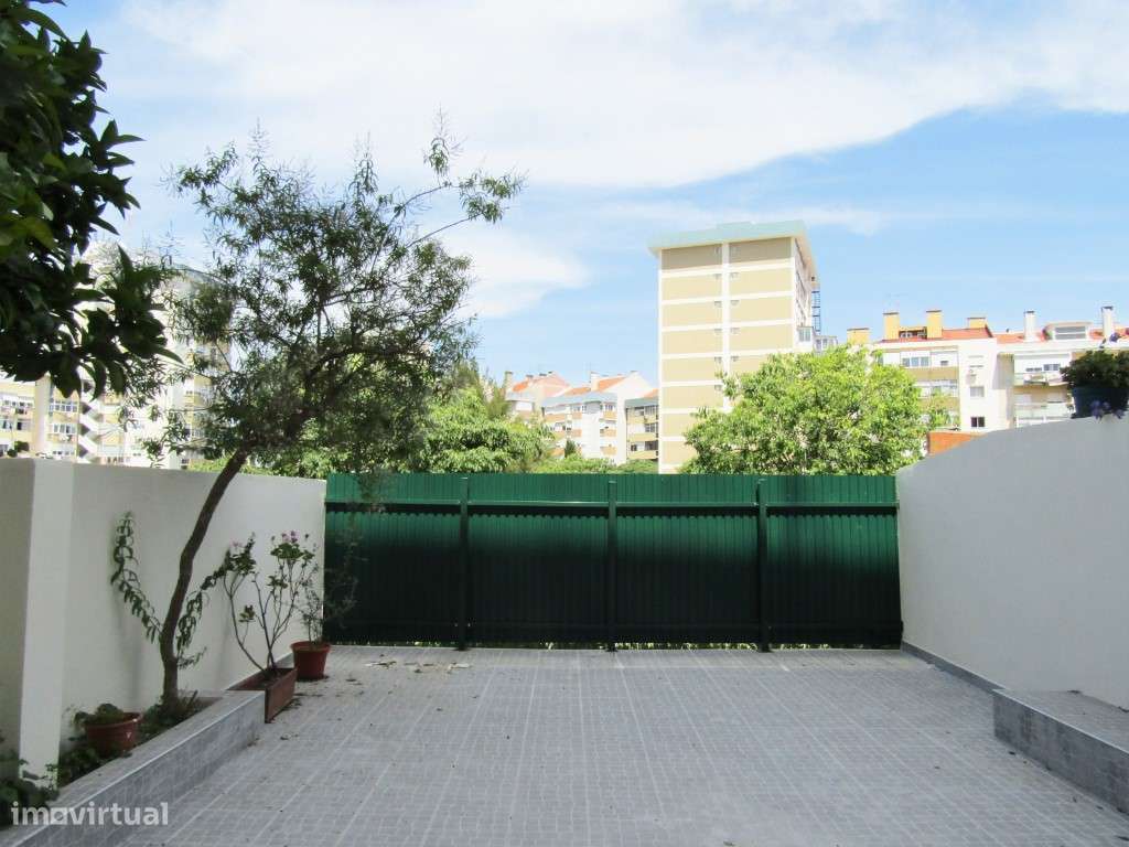 T2 Remodelado com Terraço de 44 m² | Benfica - Grande imagem: 5/25