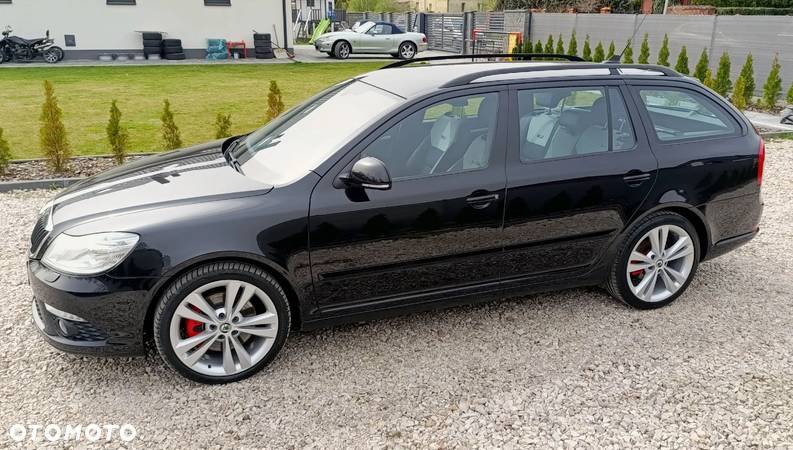 Skoda Octavia Combi 2.0 TDI CR DPF RS - 10