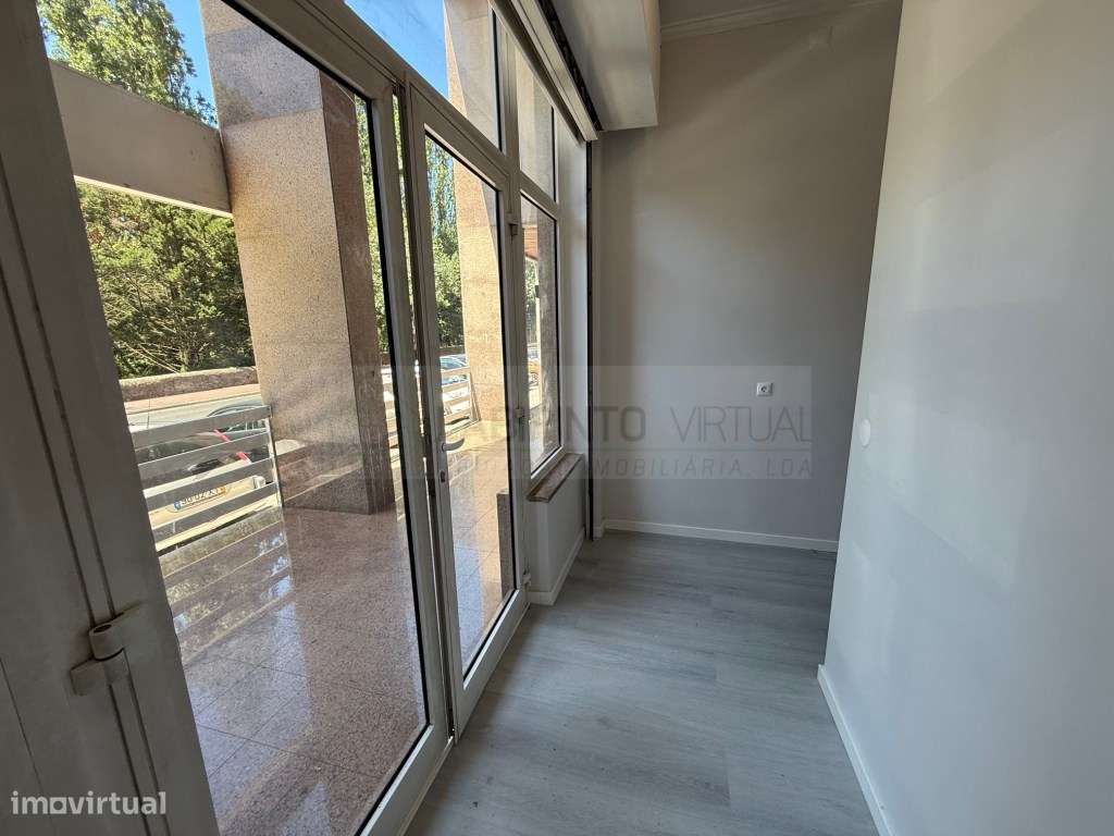 Vende-se T1 (Loja transformada em habitação), em Belas - Queluz, em...-9