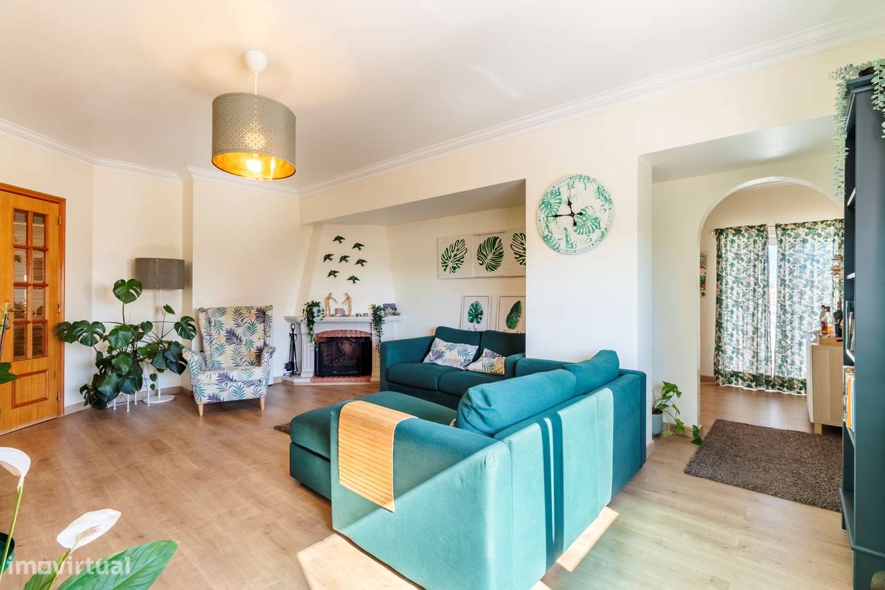 Apartamento T3 convertido em T2 c/ 2 Salas, Semi Remodelado em São Mar-7