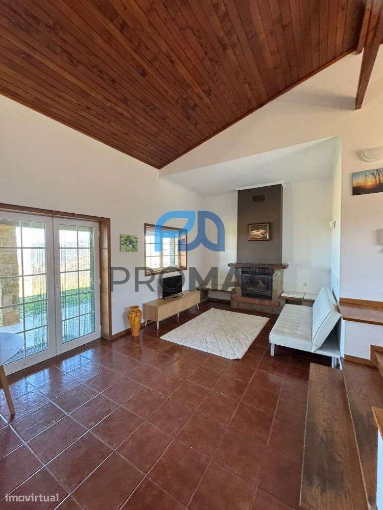 Moradia com excelente área, piscina e plena privacidade-41