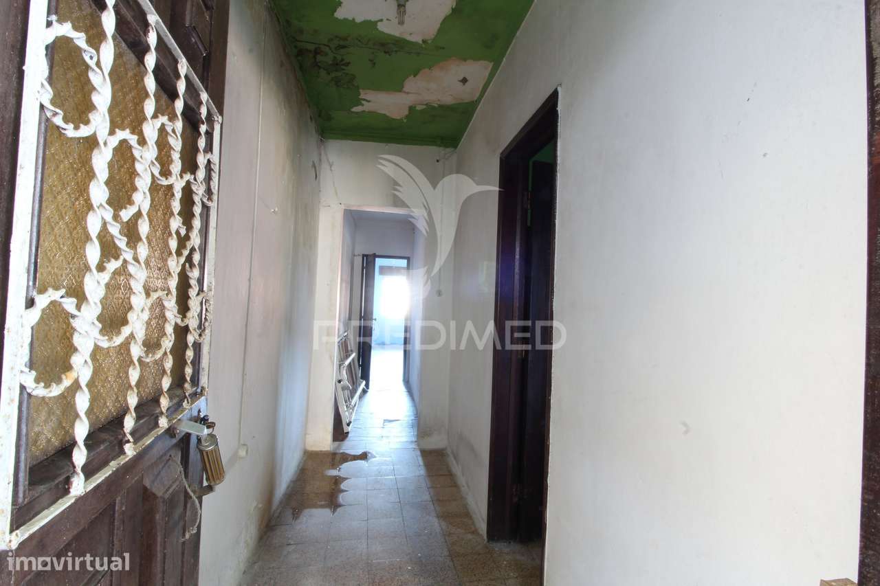 Moradia T2 para Remodelação no Centro da Glória do Ribatejo - Grande imagem: 4/21