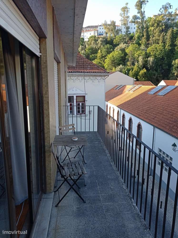 Quarto - localizado em Baixa Coimbra - Grande imagem: 4/6