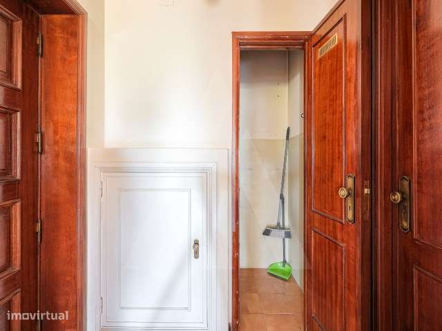 Apartamento T1+1 com arrumos e lugar de garagem em Mafamude!-23