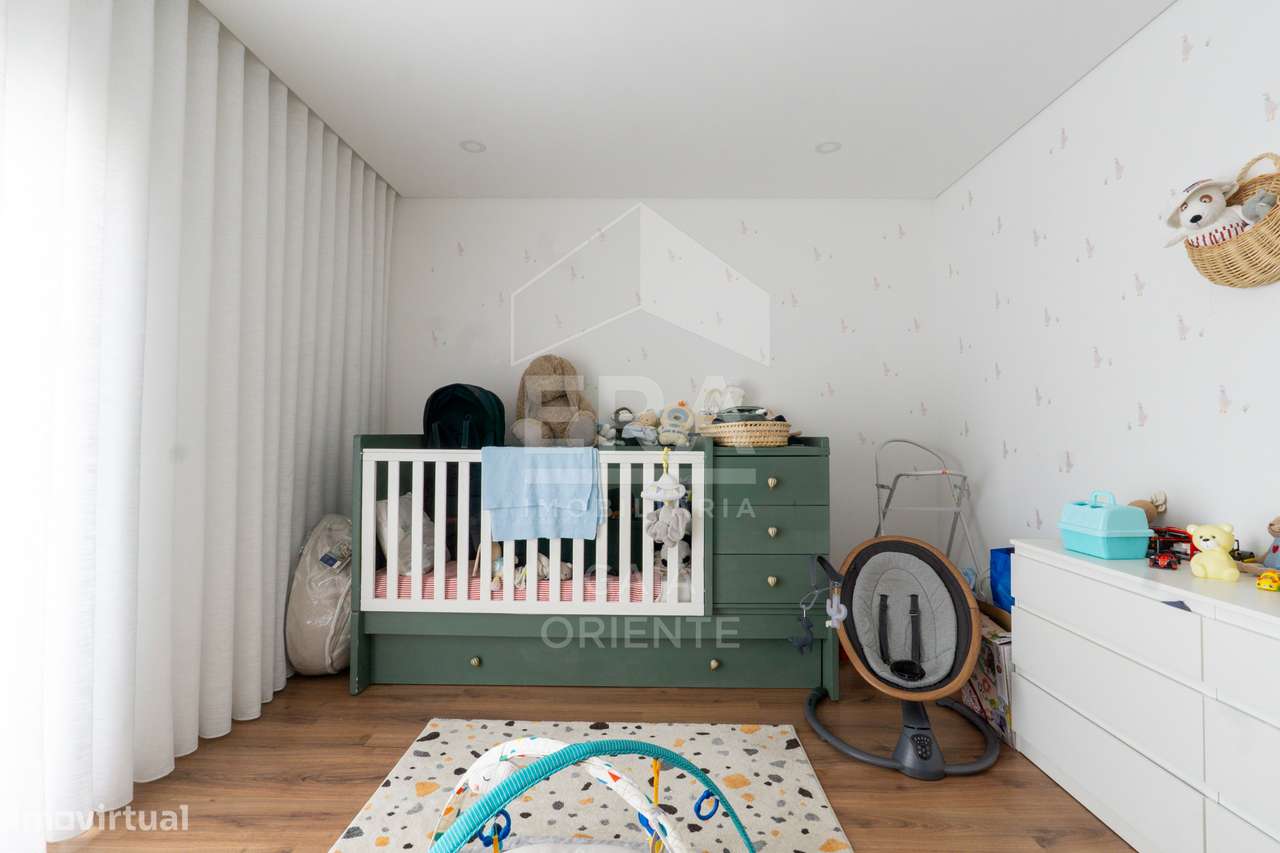 Apartamento T2 moderno com garagem em Grijó-21