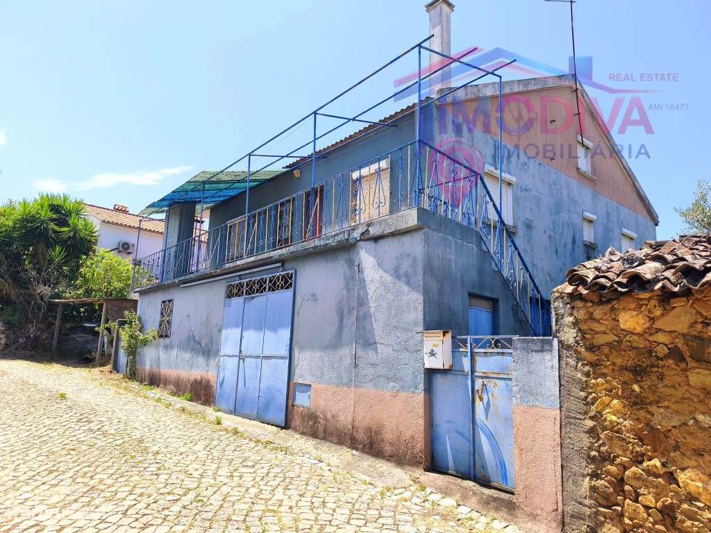 Moradia Isolada T3 com Terreno e Garagem em Bairradas, Figueiró dos...-0