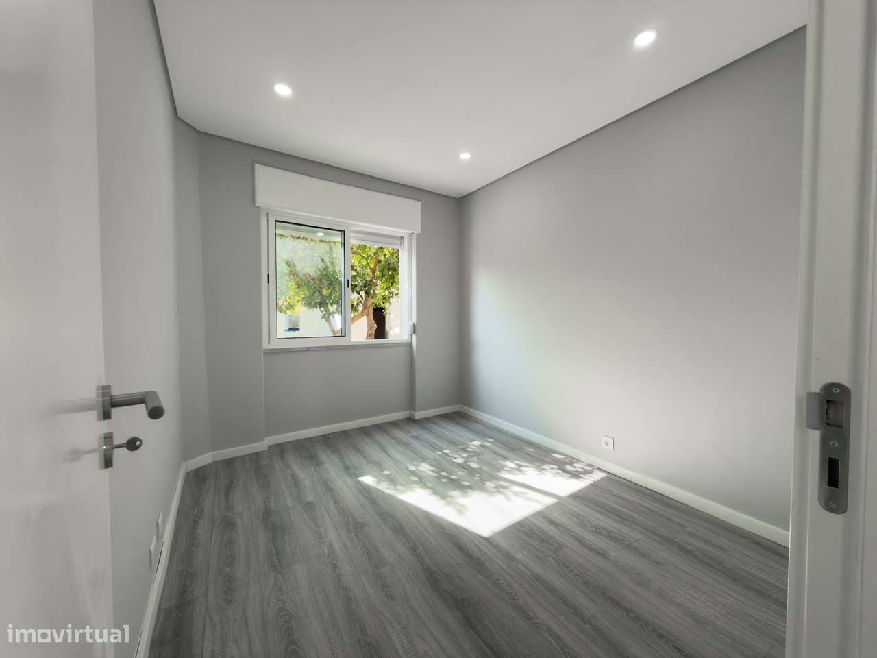 Apartamento T3 com logradouro, totalmente renovado-10