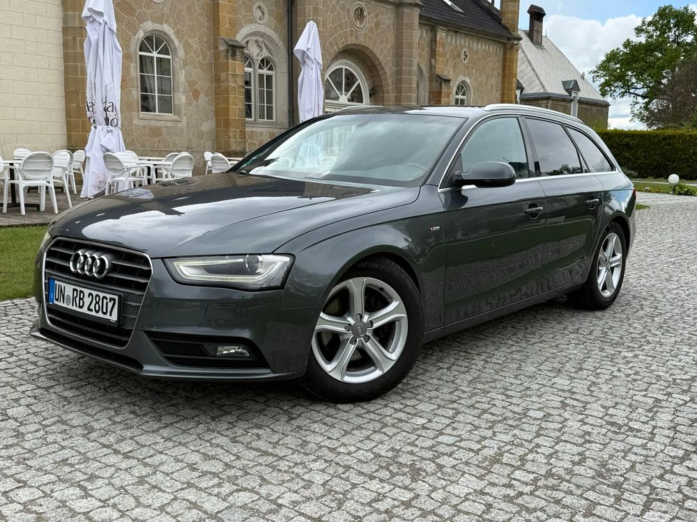 Audi A4 B8 2.0 TDI DPF S line Sportpaket 2012