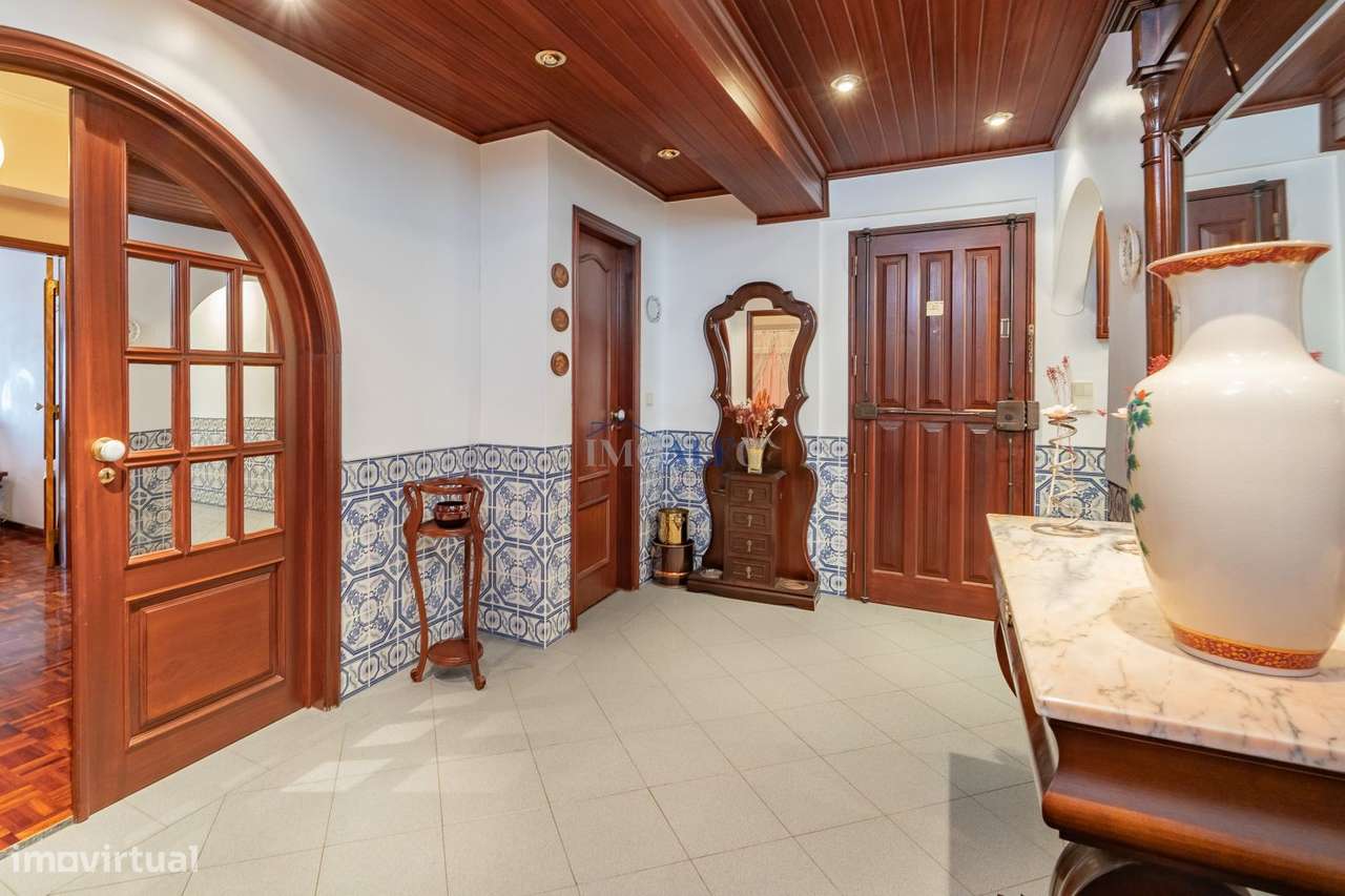 Apartamento T3 em Massamá, junto ao Shopping Center-16