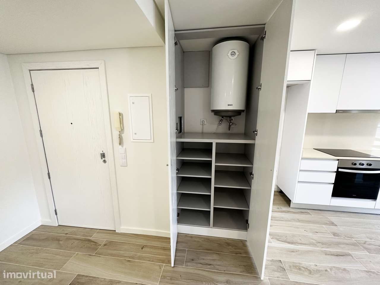 Apartamento T2 junto Shopping 8ª Avenida - Grande imagem: 2/11