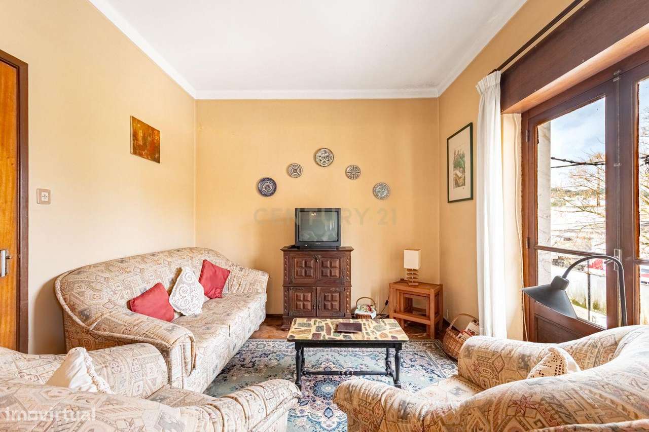 Moradia T3 c/ lote de 2393m2 em Caneças-8