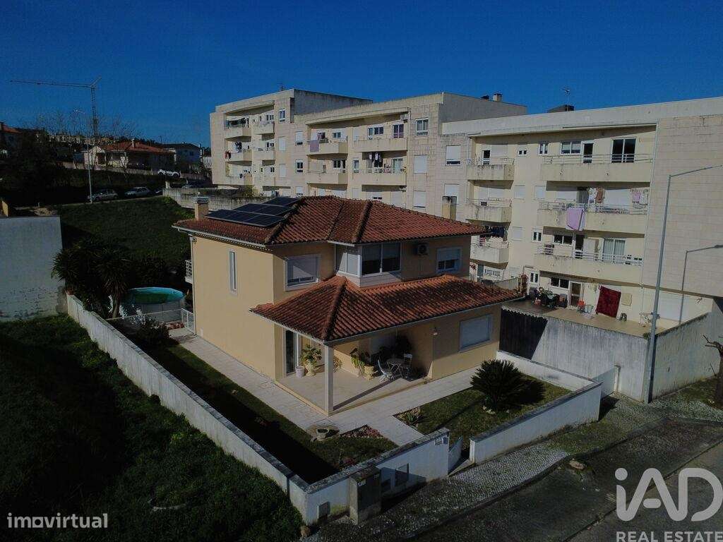 Casa / Villa T4 em Poiares de 195 m2 - Grande imagem: 4/40