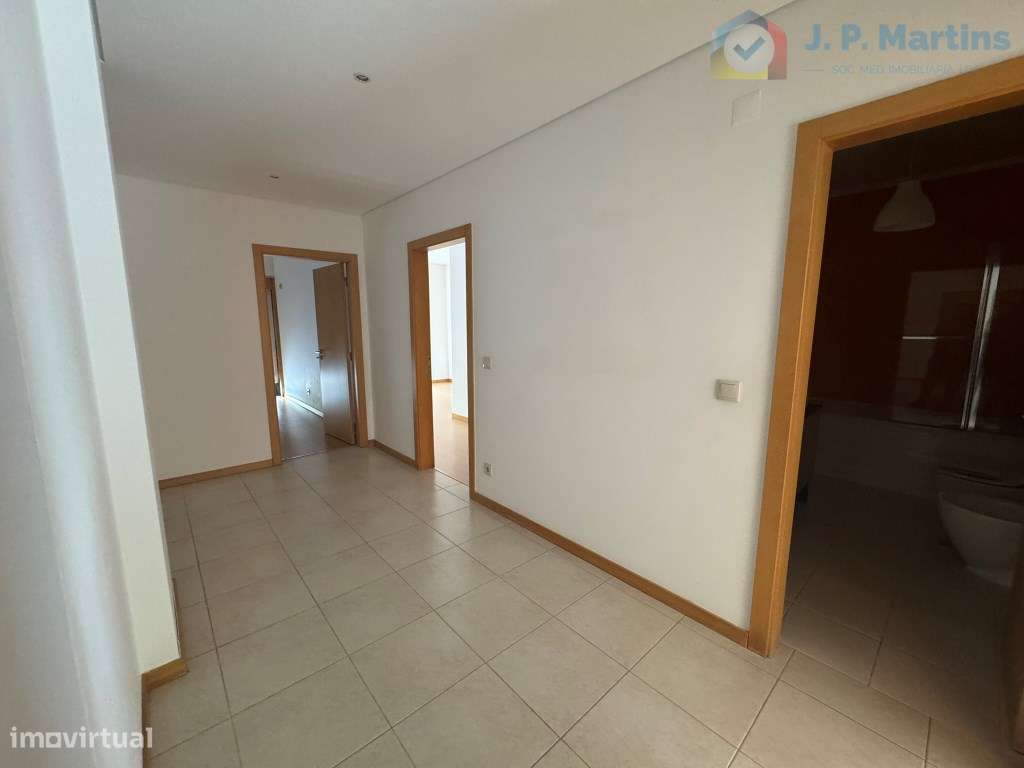 Espaçoso apartamento T3, c/ varanda e garagem, Vila Serena, Pinhal ...-10