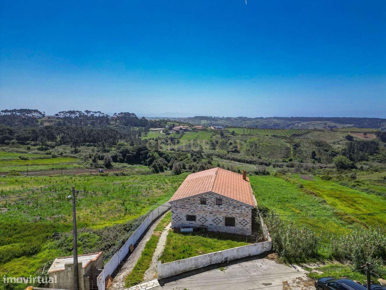 Moradia com Terreno Amplo e Vista Mar na Carvoeira-13