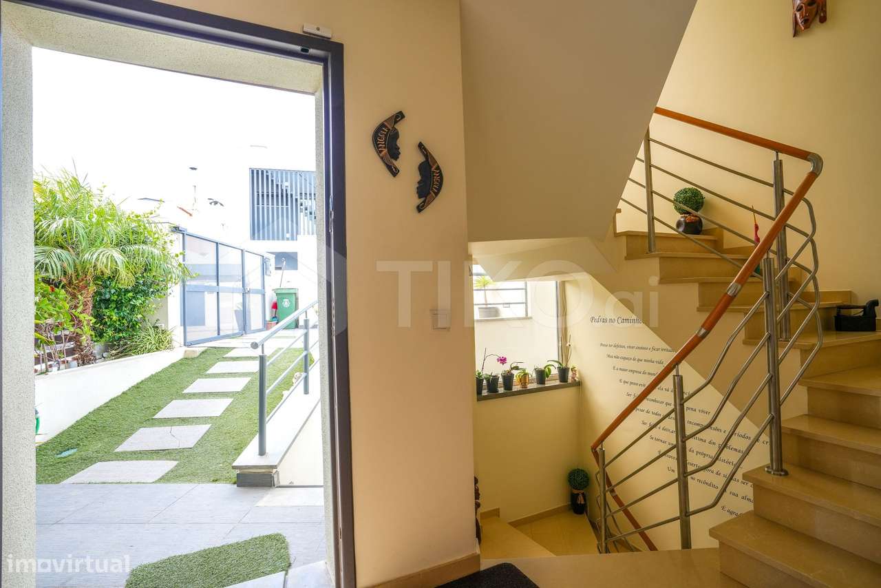 MORADIA T3 COM PISCINA, CONSTRUÇÃO ANTISSÍSMICA, ISOLAMENTO PREMIUM E-36