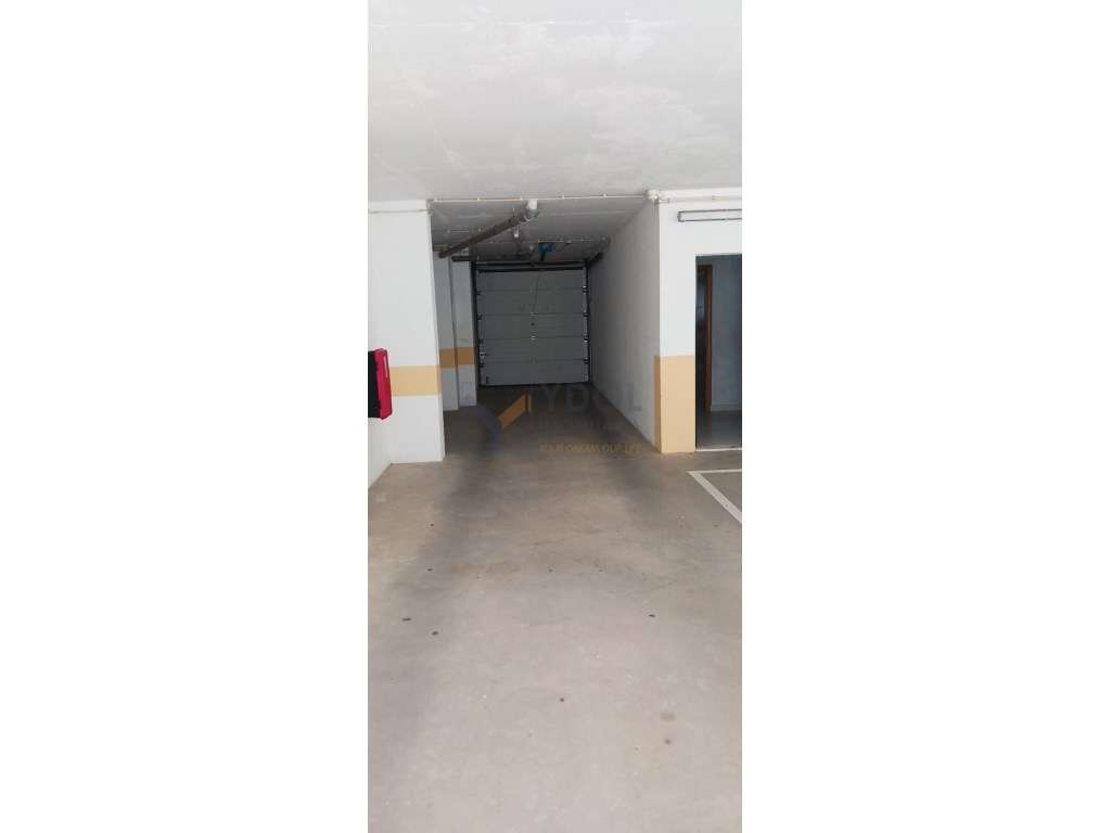 Apartamento T1 com Garagem - Quarteira-3