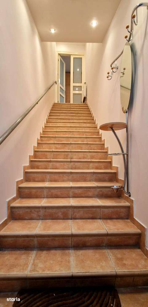 Vanzare apartament trei camere transformate in doua vila Armeneasca-8