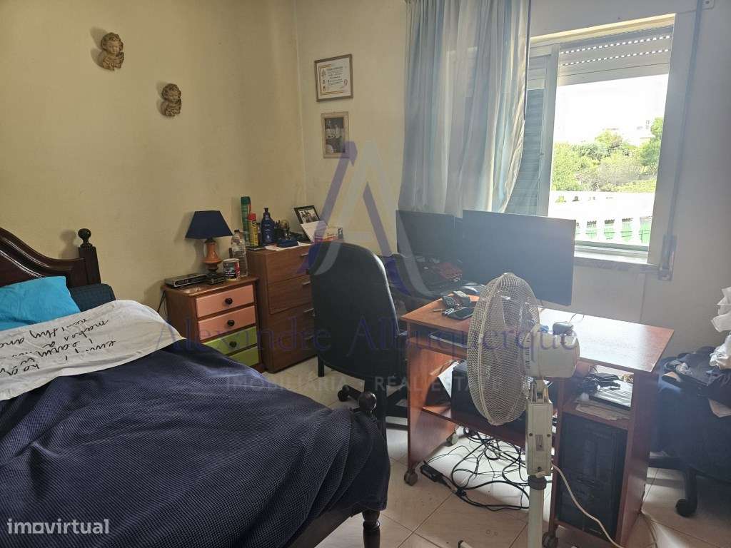 Moradia com anexo e espaço comercial.-16