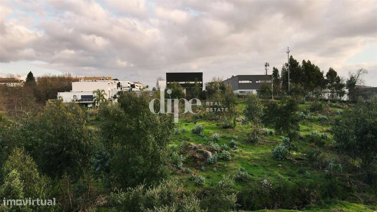 Terreno com 8500 m2 - Grande imagem: 4/10