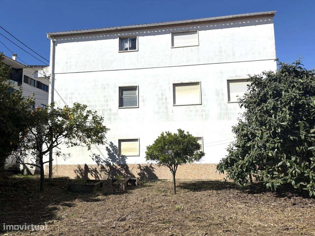 MORADIA PARA RECONSTRUÇÃO - GRANDE POTENCIAL DE VALORIZAÇÃO

Rua ...-18