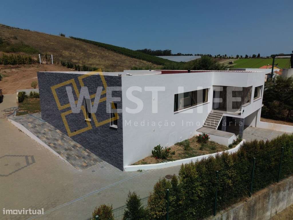 Moradia Térrea T4 com cave com vistas panorâmicas - localizada em B...-2