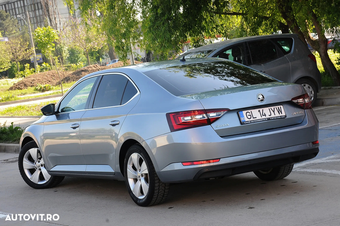 Skoda Superb 2.0 TDI DSG Style - 4