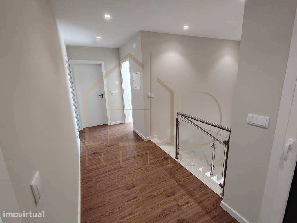 Magnífica Moradia T4 com Garagem e Piscina. Vendas de Azeitão-36