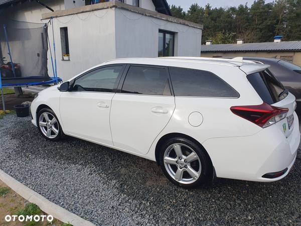 Toyota Auris 1.6 Premium - 2