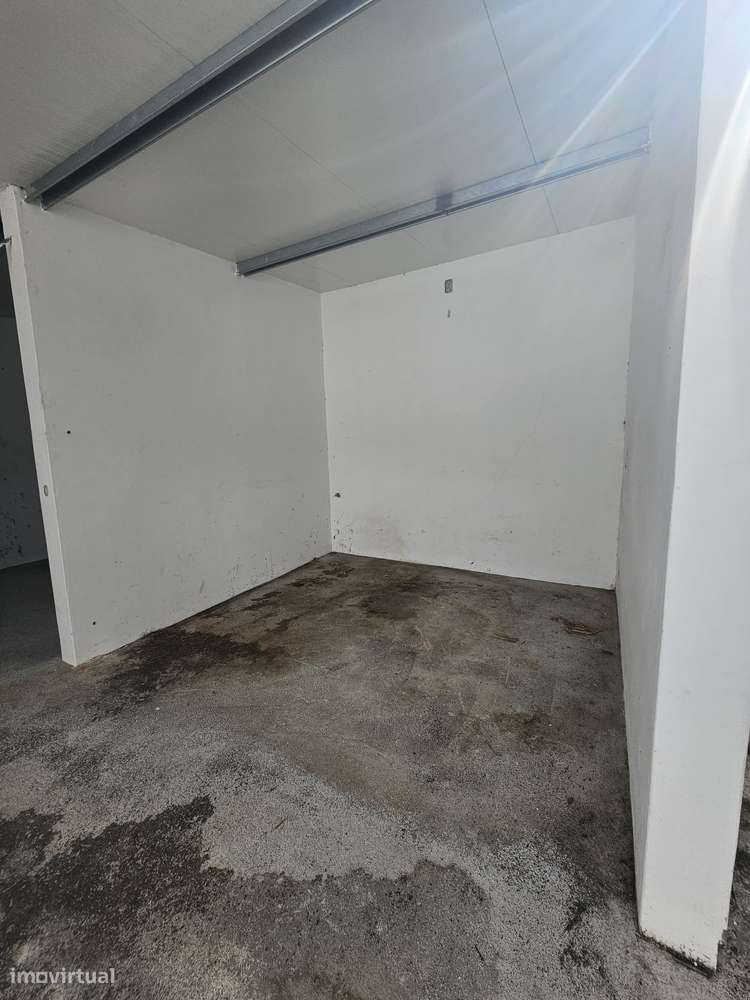 Moradia V5 com 10 Boxes para Cavalos no Coração da Golegã-17