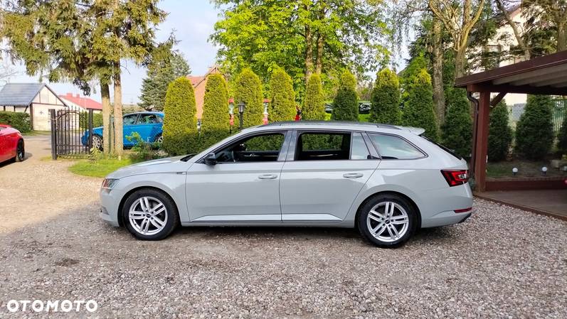 Skoda Superb 2.0 TDI Sportline DSG - 17