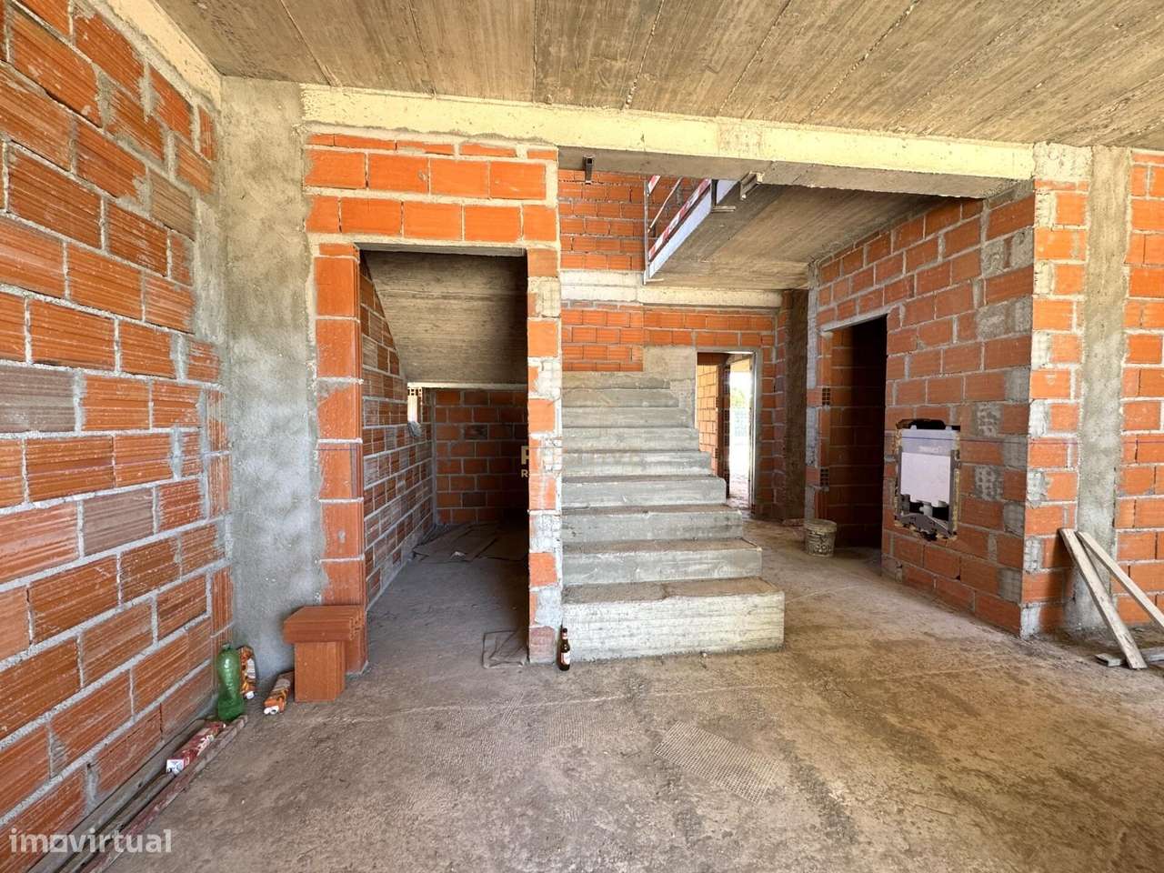 Nova Moradia T4 com Piscina na Vila de Azeitão-20