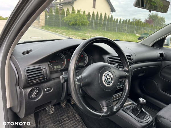 Volkswagen Passat 1.9 TDI Trendline - 27