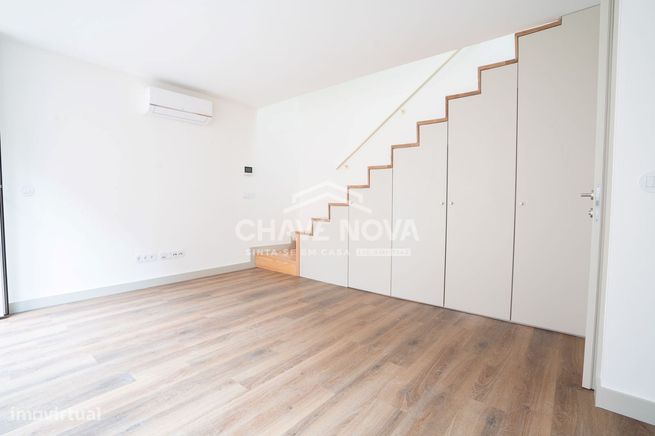 Moradia Geminada T1 C/ Jardim em Bonjardim, Porto-5