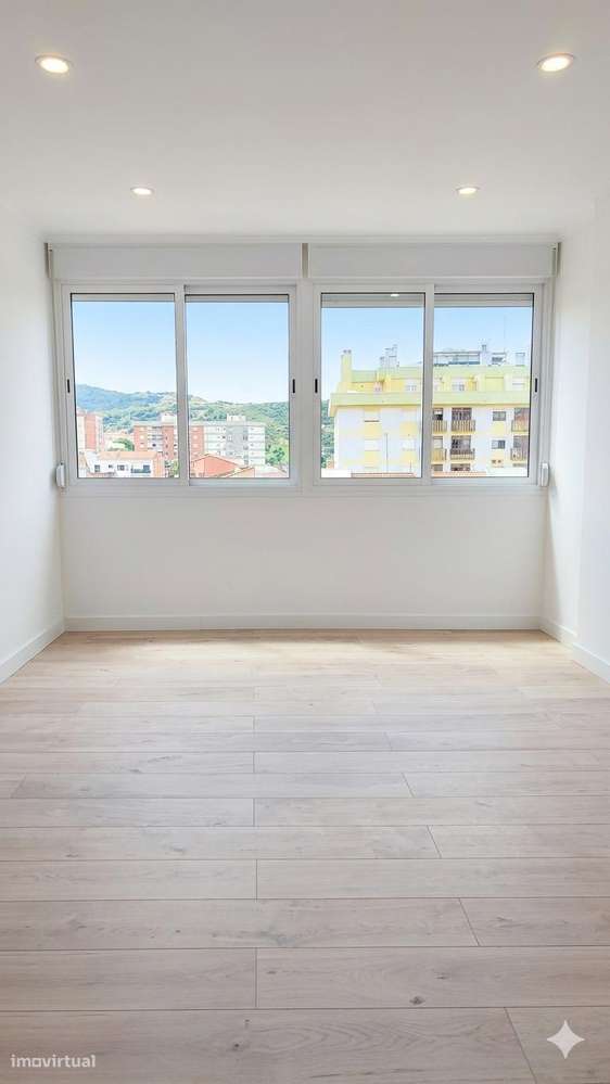 T2+1 Totalmente Remodelado em Odivelas — Entre e Viva!-1