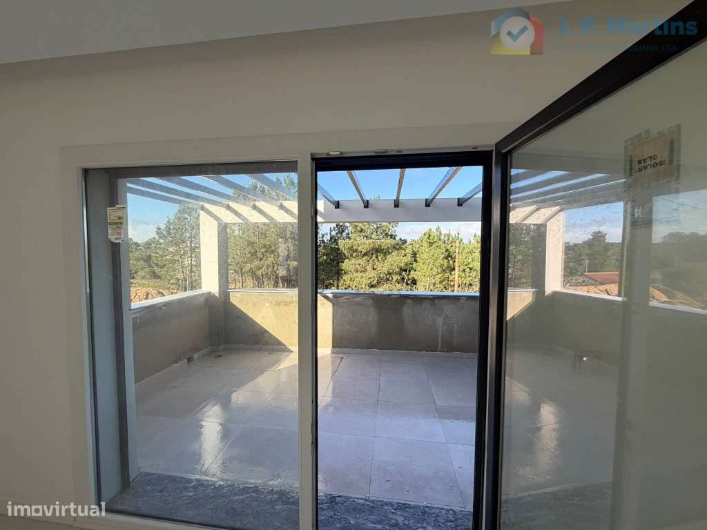 Moradia isolada, T4 com 4 suítes, piscina e garagem em Pinhal General-8