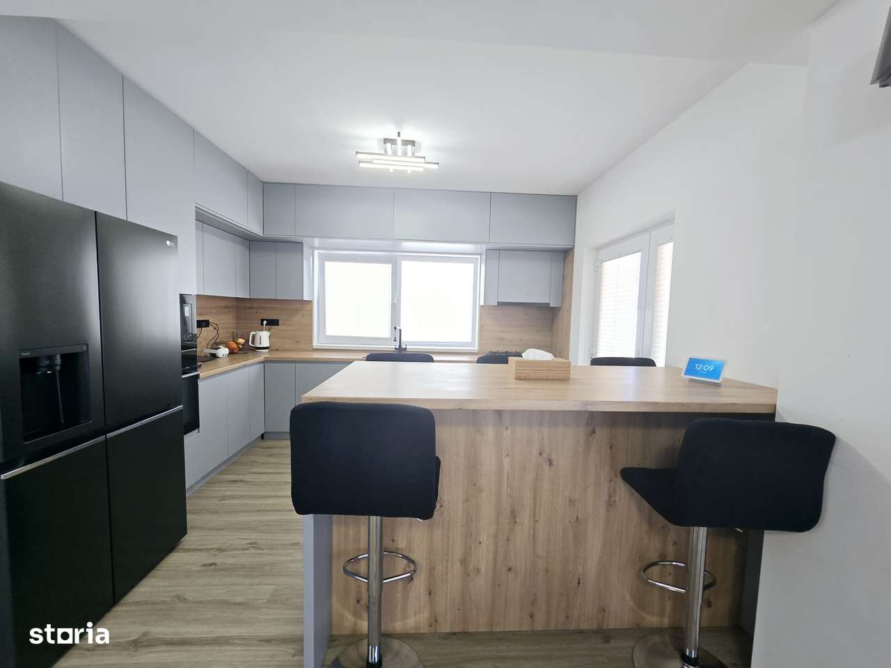 VILA MOBILATA SI UTILATA - 5 camere - 3 bai - teren 456 mp - Imagine principală: 4/9