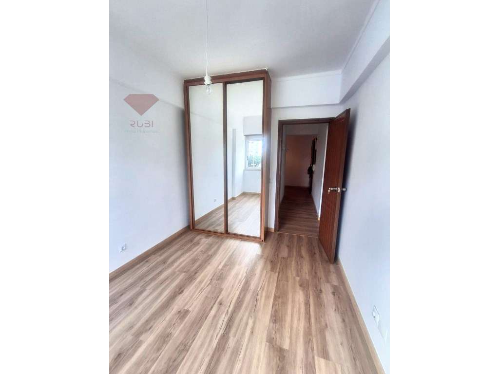 Apartamento T2 no Bonfim - Setúbal-5