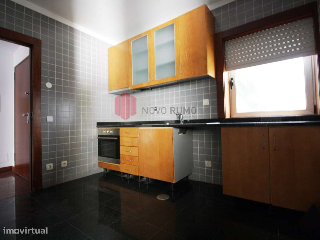 Excelente apartamento, de tipologia T2, inserido em Condomínio Fechado - Grande imagem: 2/25