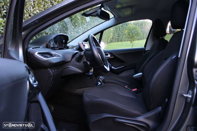 Peugeot 208 1.2 PureTech Allure EAT6 - 4