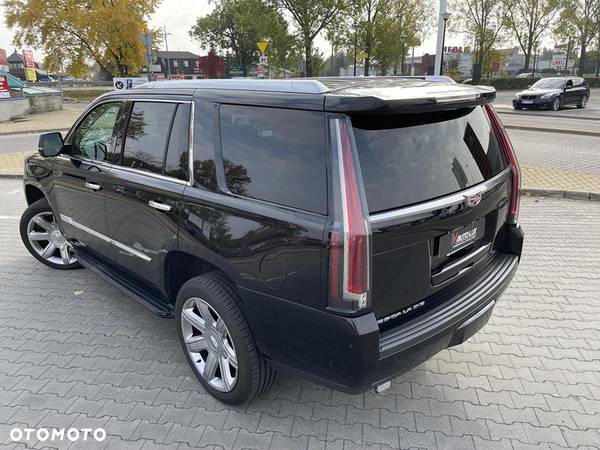 Cadillac Escalade - 5