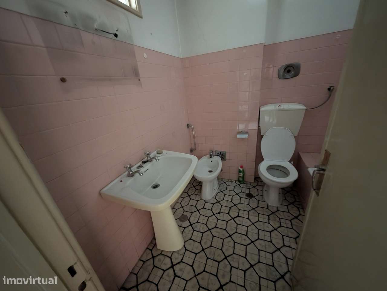 T3 Rua Lusiadas Para Remodelar-7