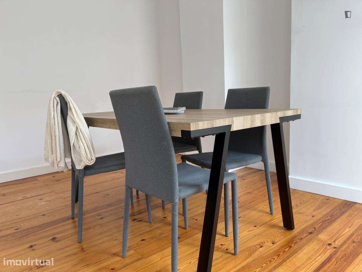 Quarto - localizado em Penha Lisbon - Grande imagem: 3/10