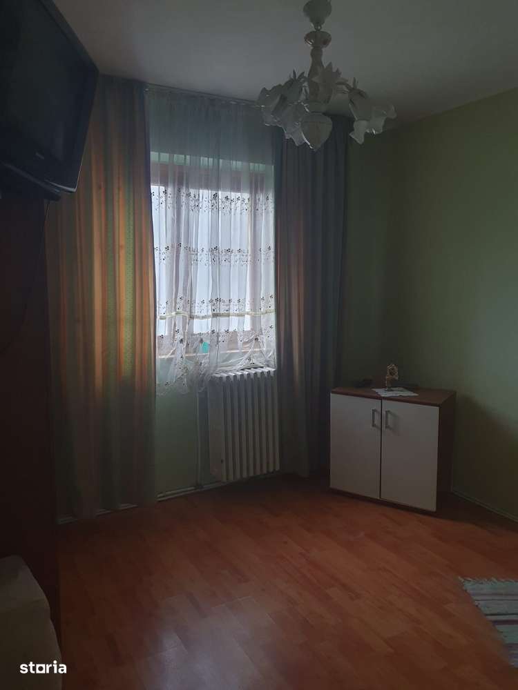 Apartament 3 camere zona Primaverii /Scoala 12 , etaj 4 cu sarpanta-1