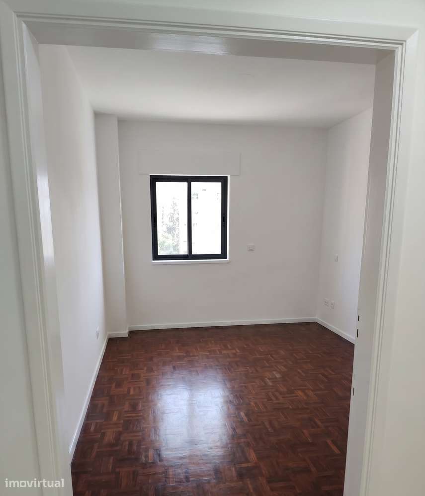 Apartamento T2 com Arrecadação em Faro-15