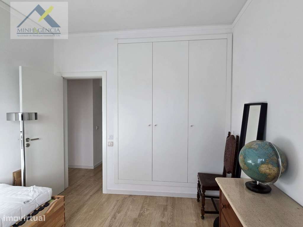 Apartamento T2 remodelado em Setúbal-17