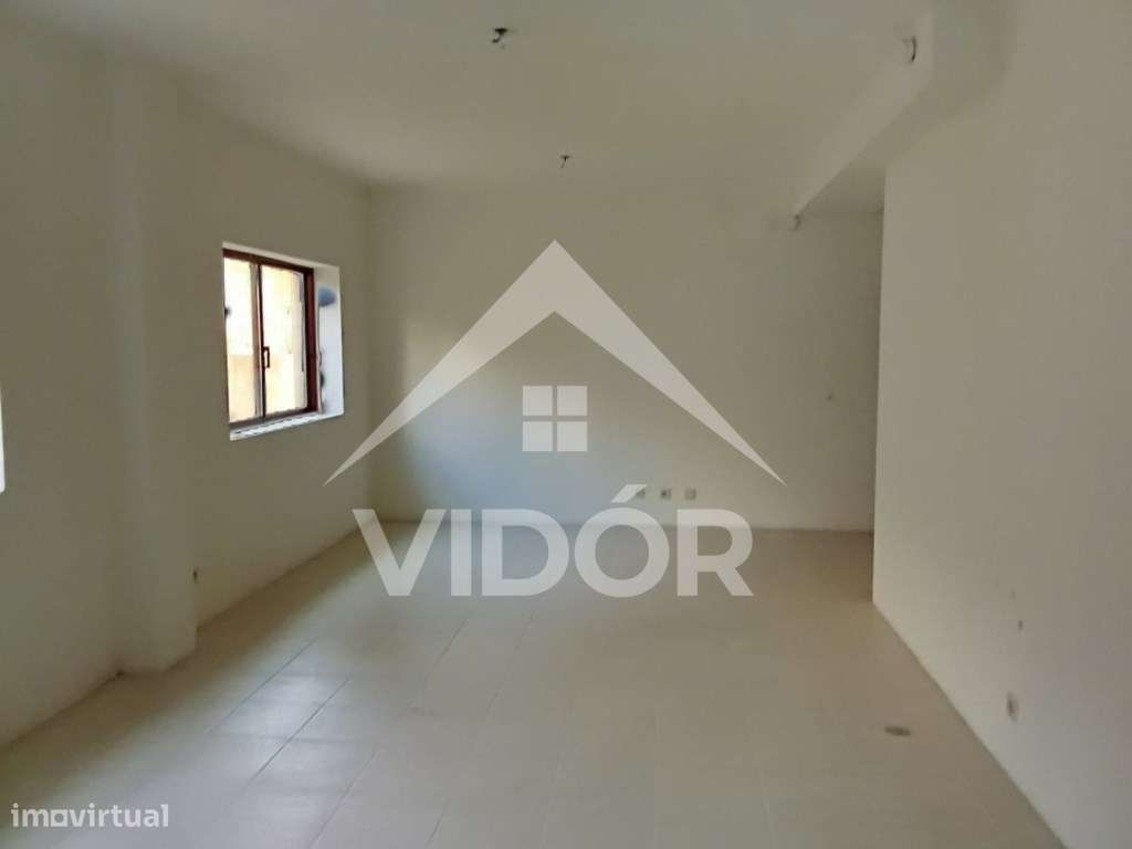 Escritório nas Abadias - Possibilidade de Converter em Habitação - Grande imagem: 5/7