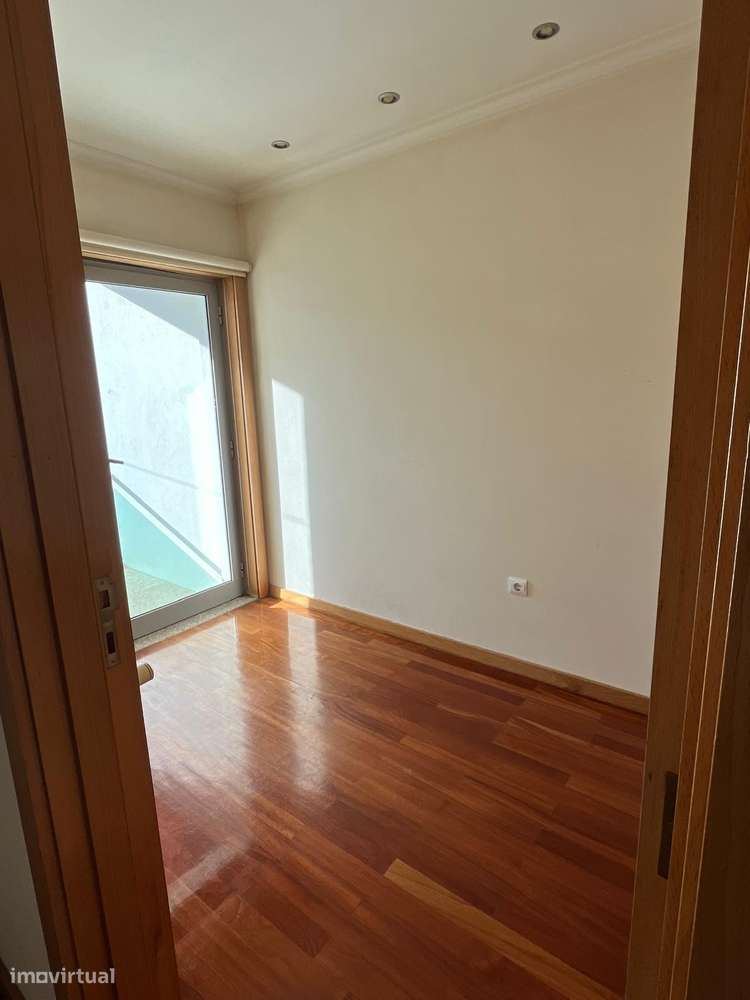 Geminada com piscina, garagem e terraço em Canidelo-17